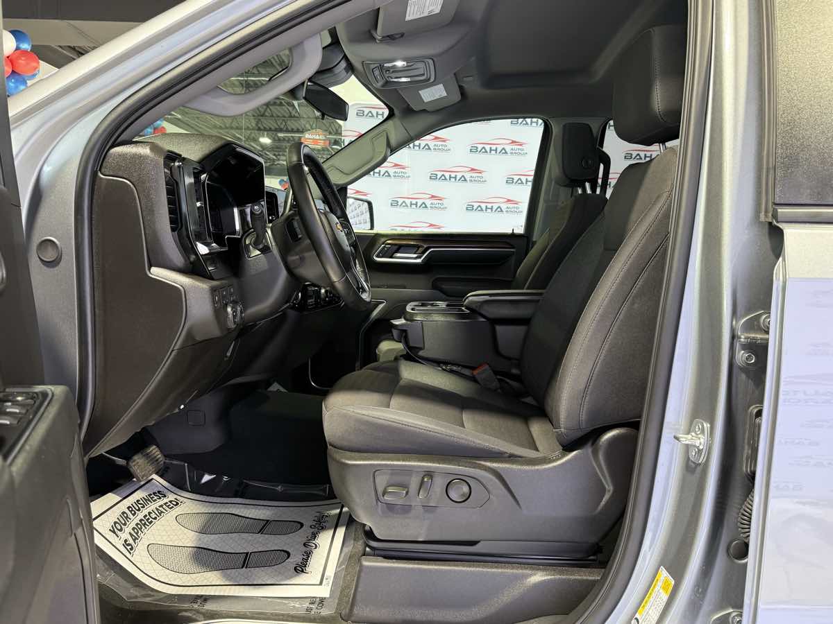 Vehicle image 46 of 79