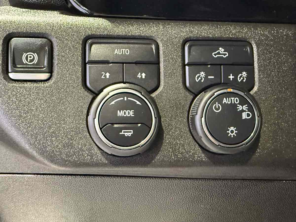 Vehicle image 29 of 79