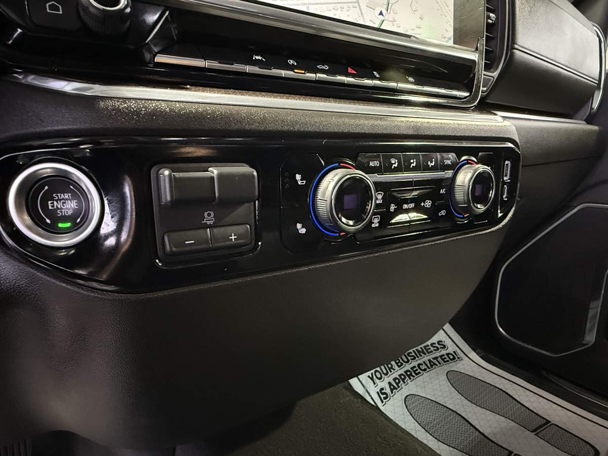 Vehicle image 36 of 79