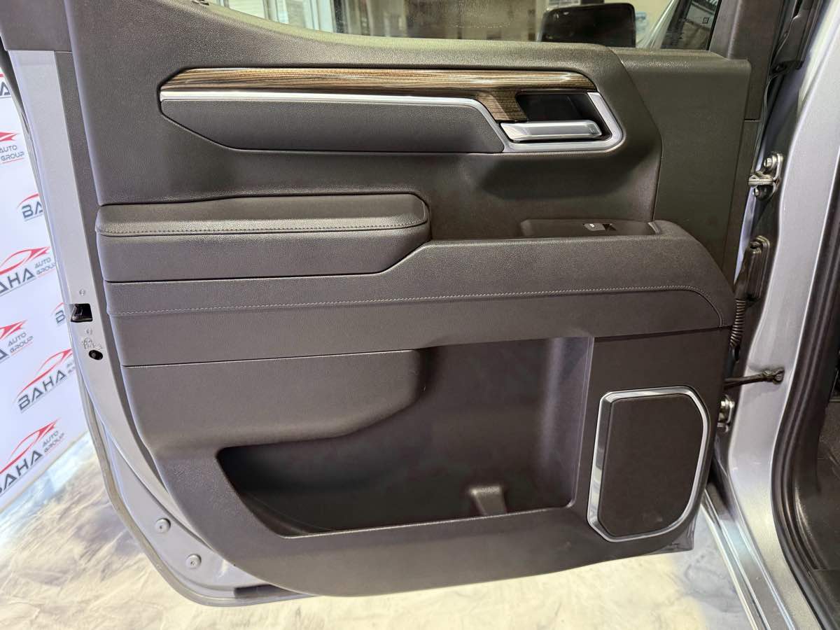 Vehicle image 56 of 79