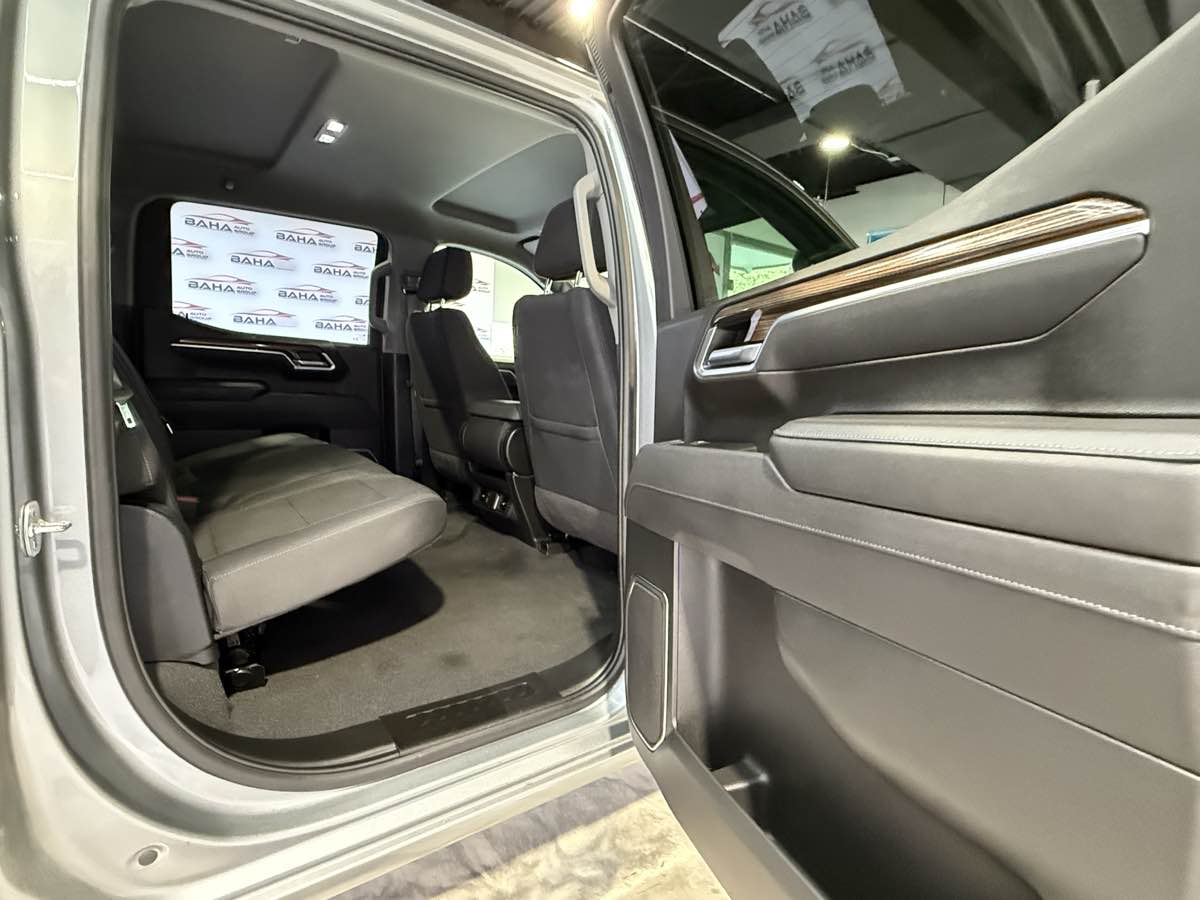Vehicle image 60 of 79