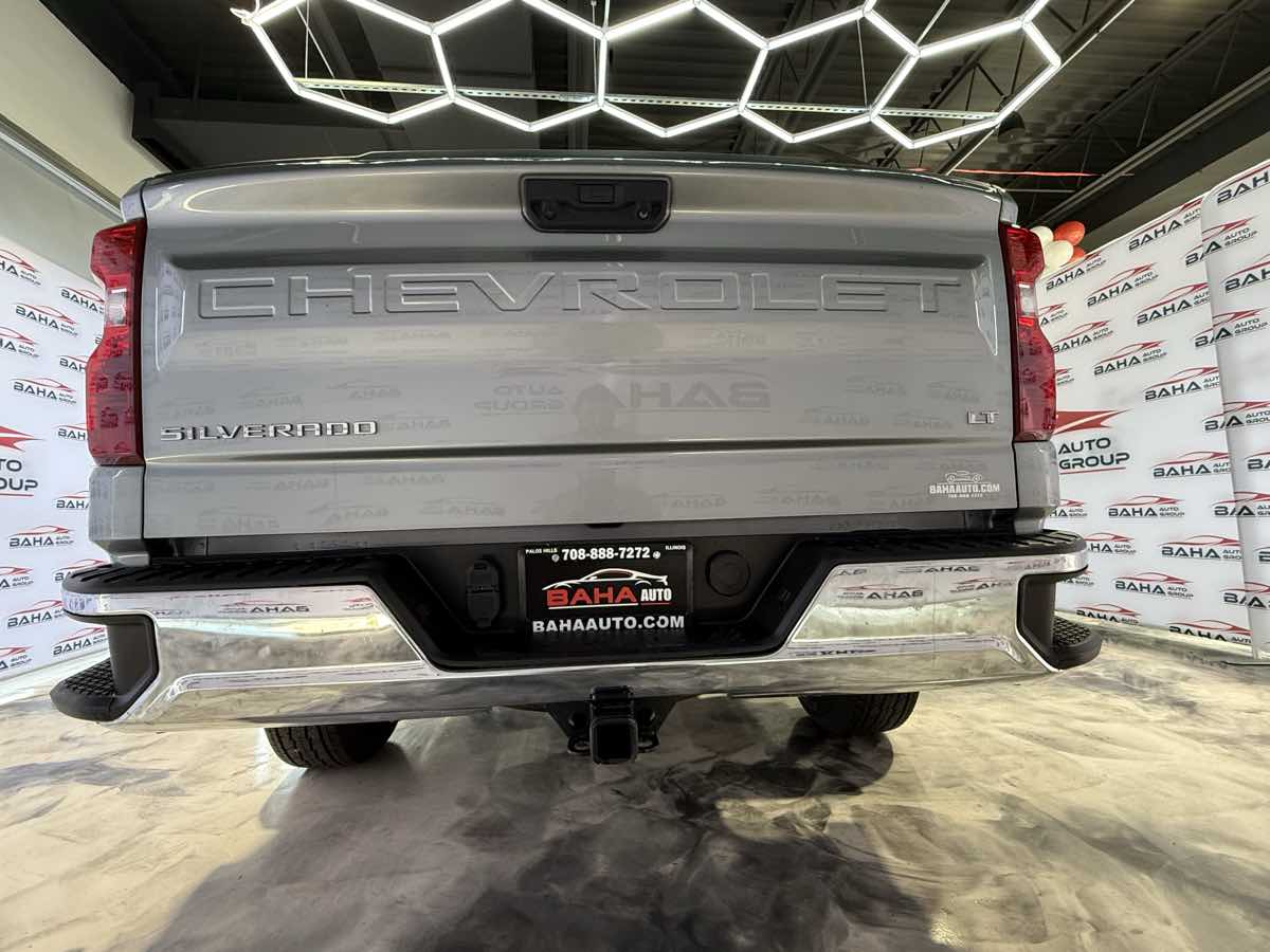 Vehicle image 18 of 79