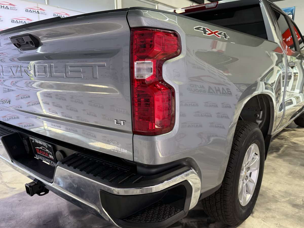 Vehicle image 11 of 79