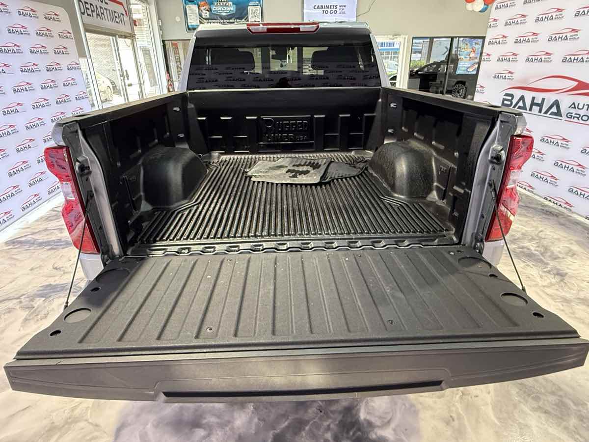 Vehicle image 23 of 79