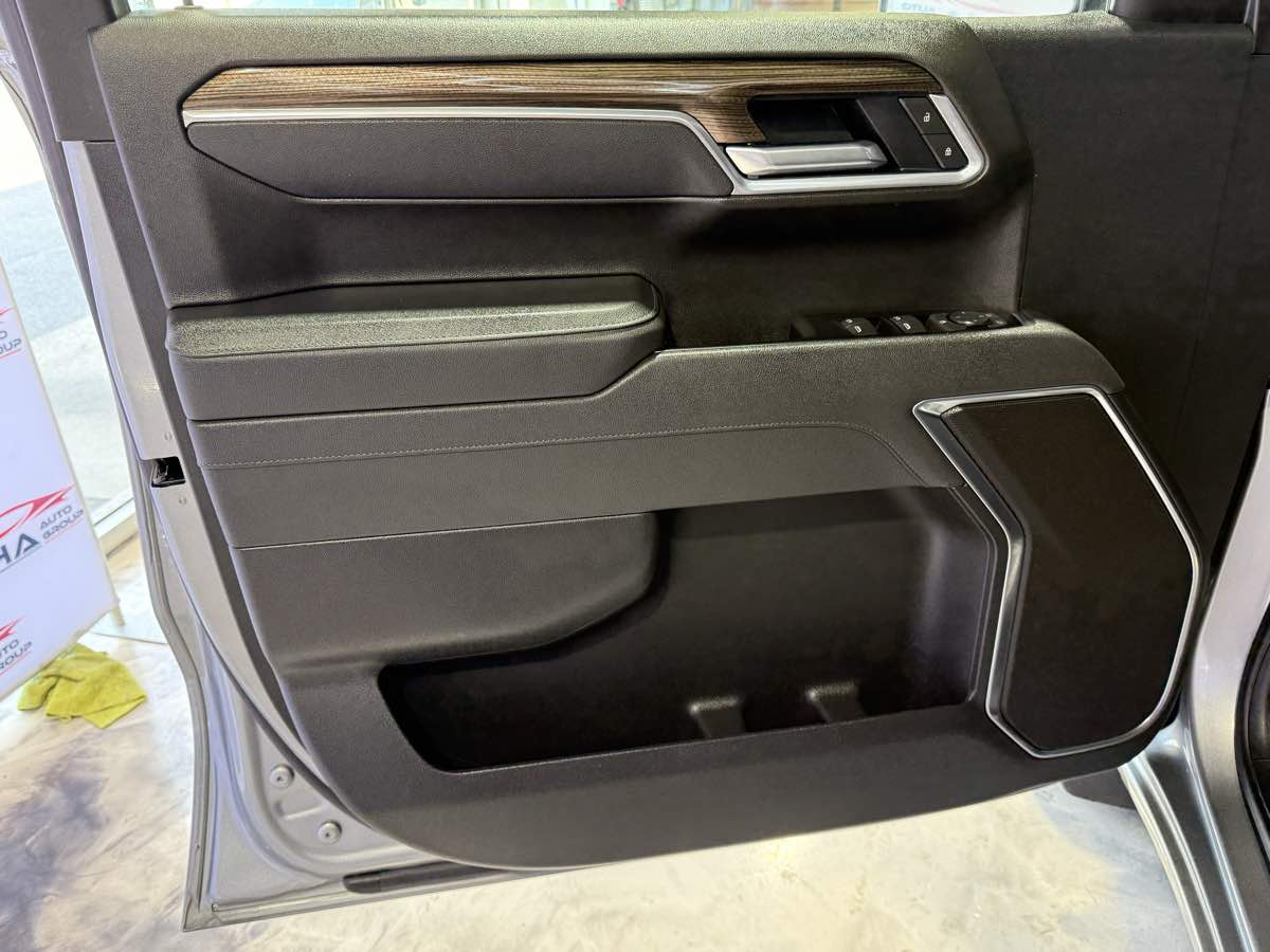 Vehicle image 51 of 79