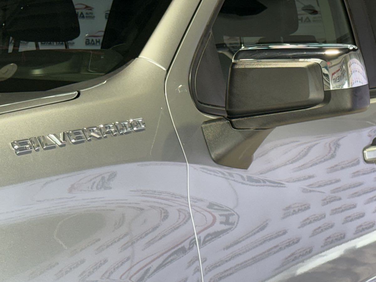Vehicle image 13 of 79