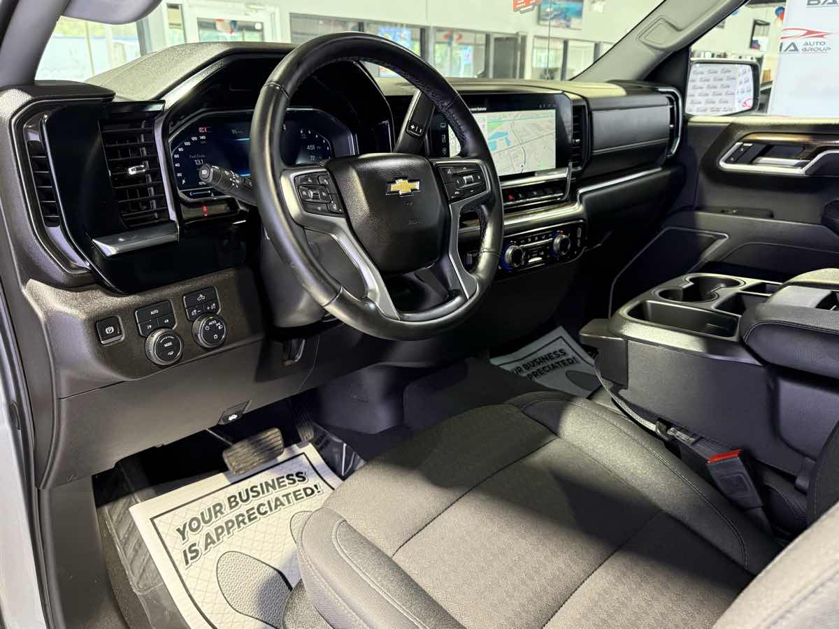 Vehicle image 44 of 79