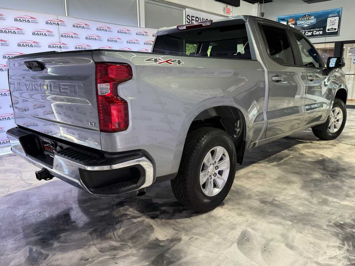 Vehicle image 10 of 79
