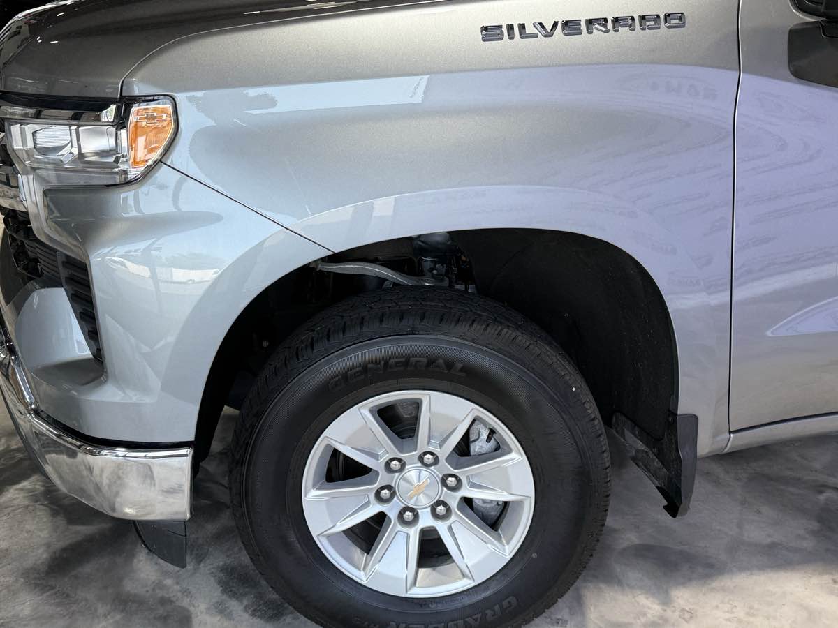 Vehicle image 14 of 79