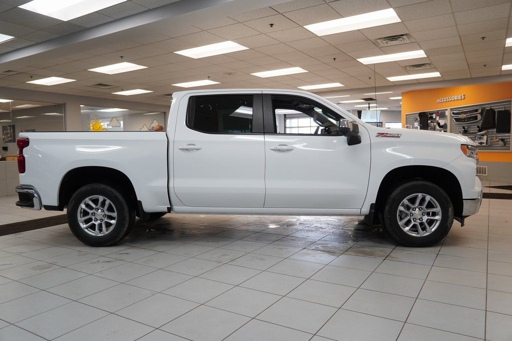 2025 Chevrolet Silverado 1500 LT Image 3 of 26