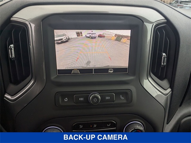 Vehicle image 25 of 40