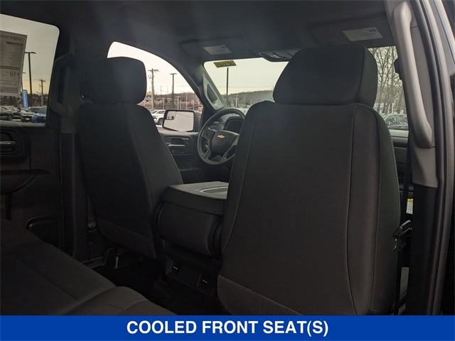Vehicle image 33 of 40