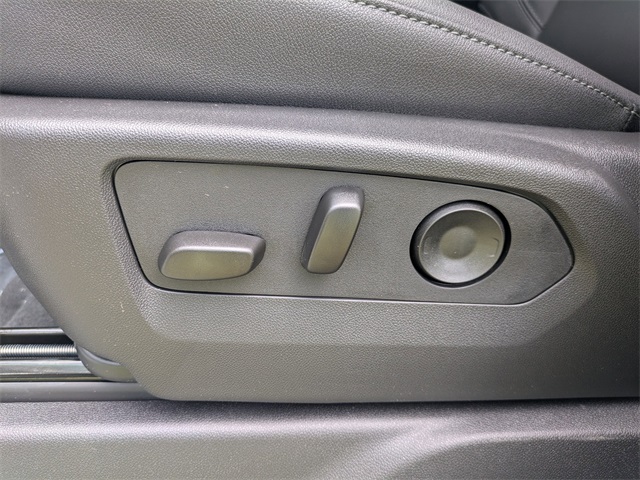 Vehicle image 21 of 42