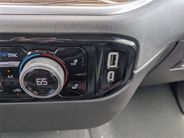 Vehicle image 25 of 42