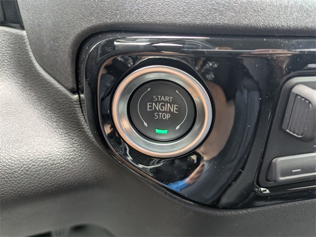 Vehicle image 32 of 42