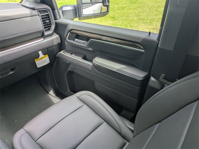 Vehicle image 18 of 42