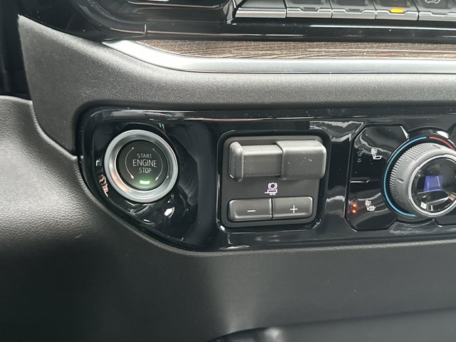 Vehicle image 22 of 25