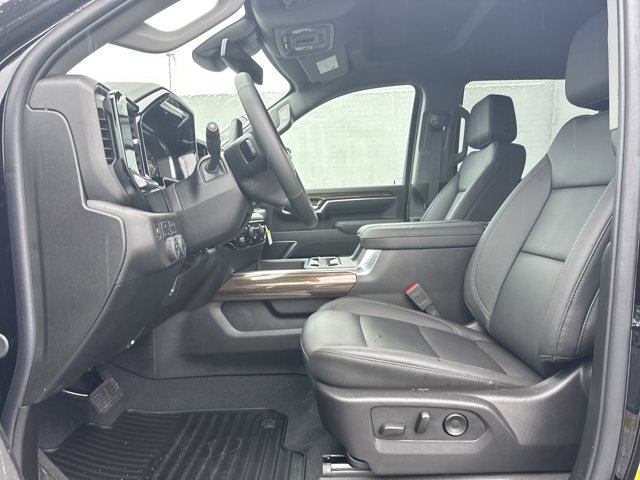 Vehicle image 10 of 25