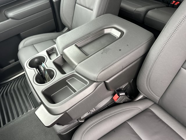 Vehicle image 15 of 25