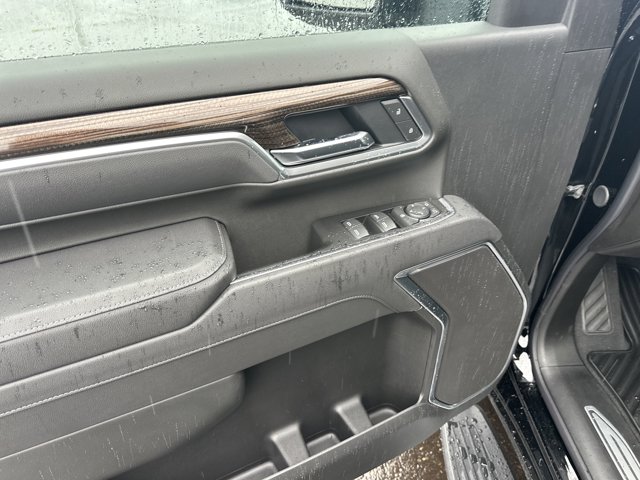 Vehicle image 13 of 25