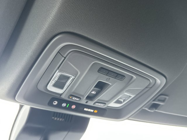 Vehicle image 19 of 25