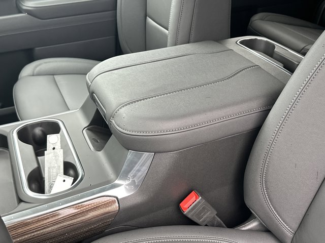 Vehicle image 17 of 25