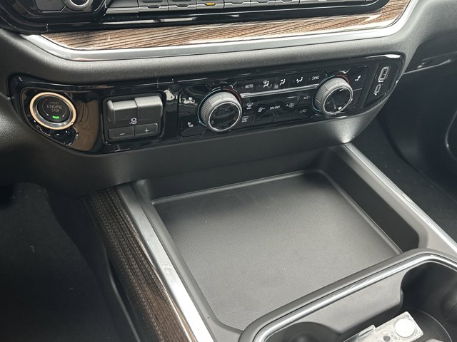 Vehicle image 23 of 25