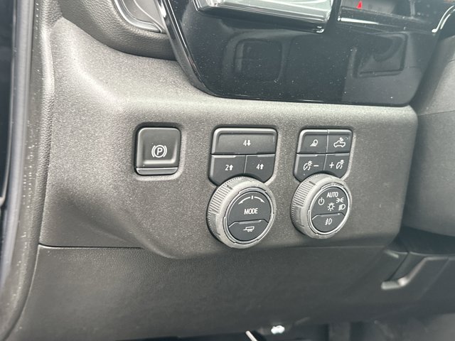 Vehicle image 16 of 25