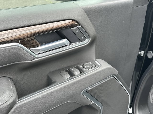 Vehicle image 15 of 25