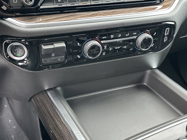 Vehicle image 23 of 25