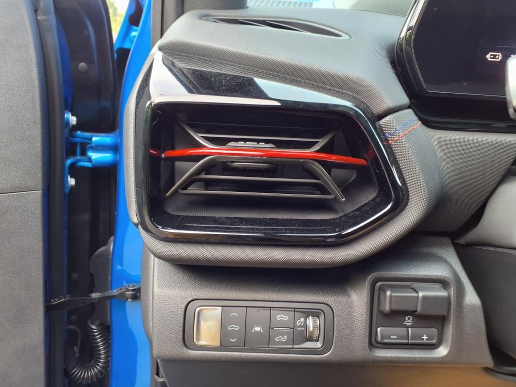 Vehicle image 21 of 31