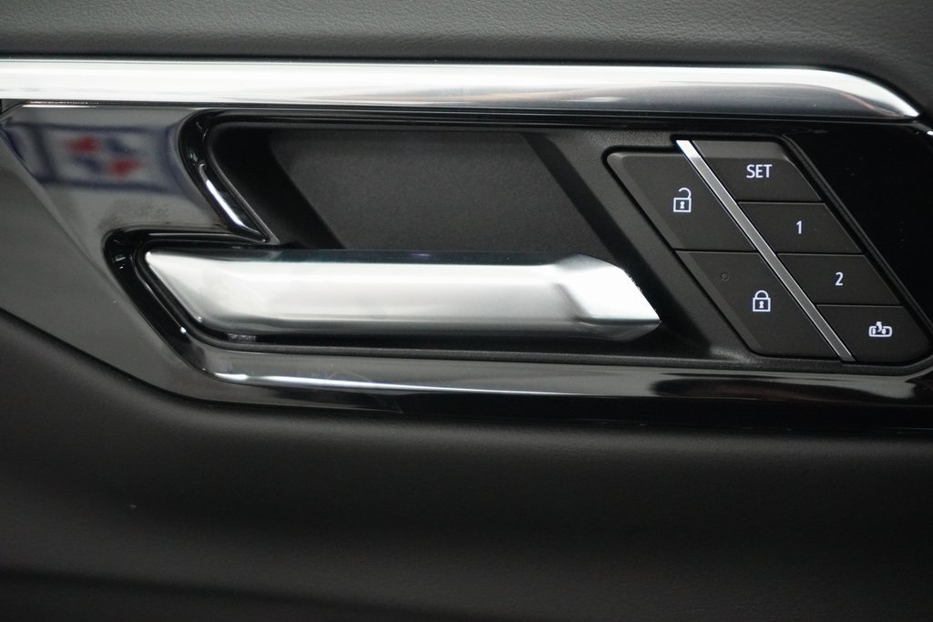 Vehicle image 15 of 40