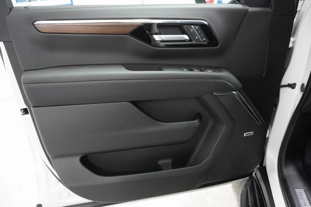 Vehicle image 13 of 40