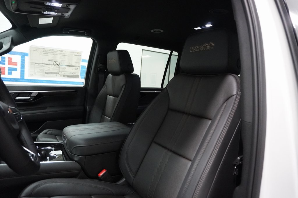 Vehicle image 17 of 40
