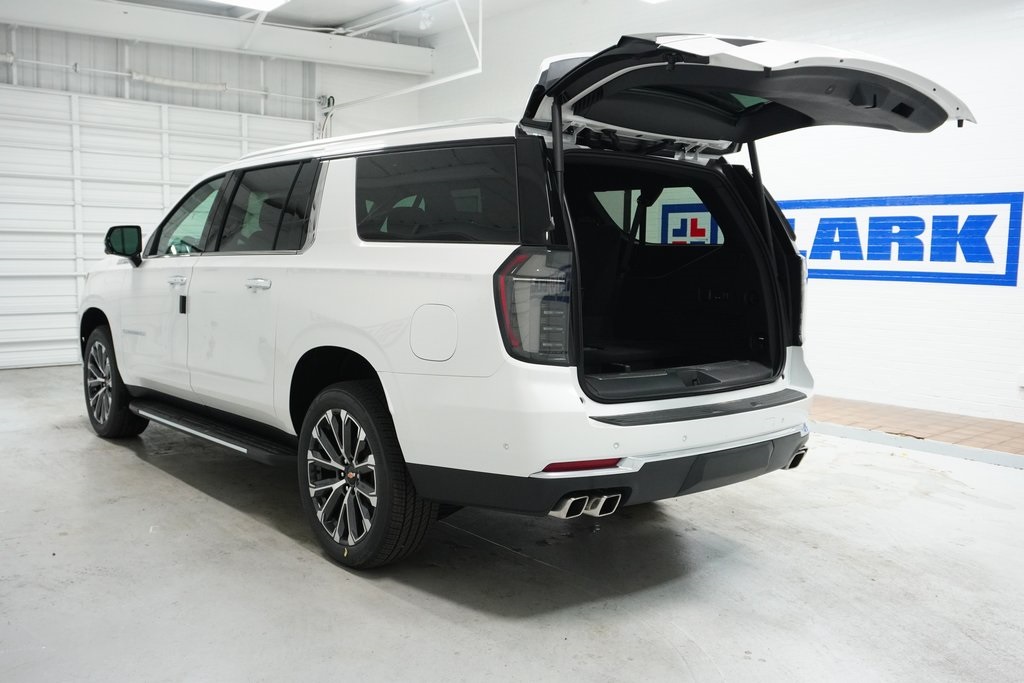 Vehicle image 6 of 40