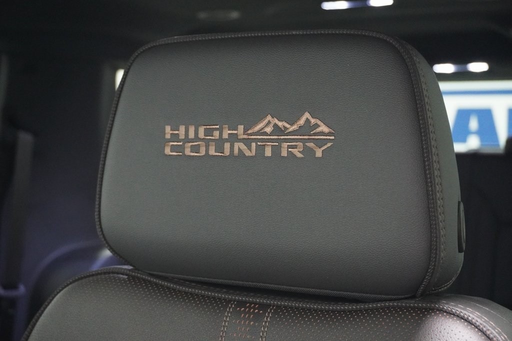 Vehicle image 18 of 40