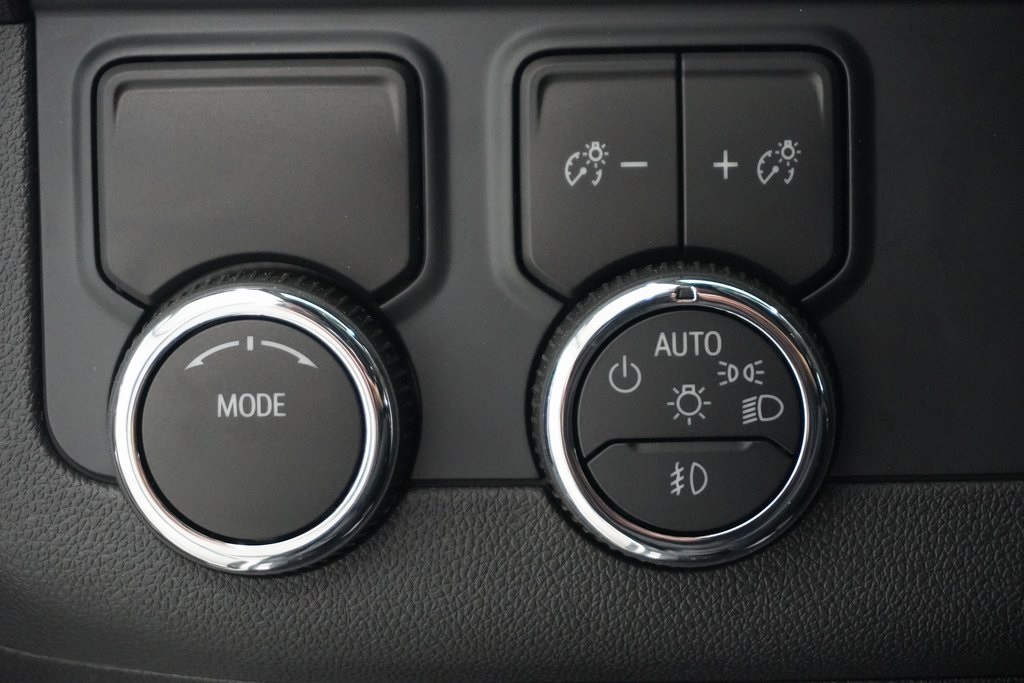 Vehicle image 21 of 40