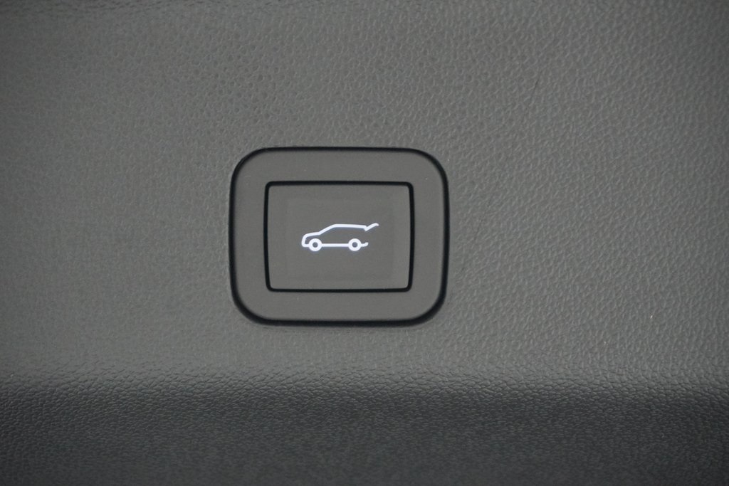 Vehicle image 10 of 40