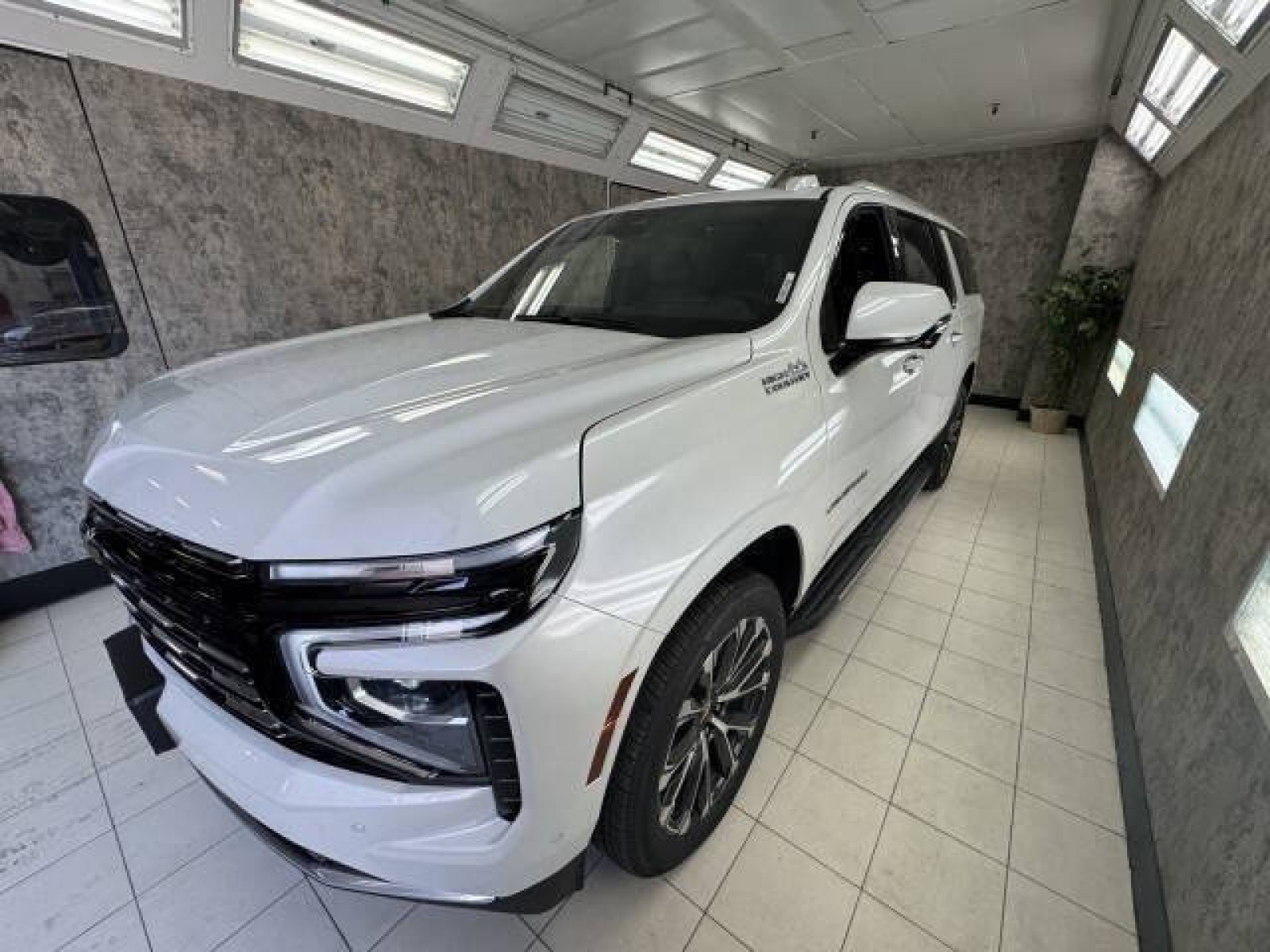 2025 Chevrolet Suburban High Country Image 1 of 5