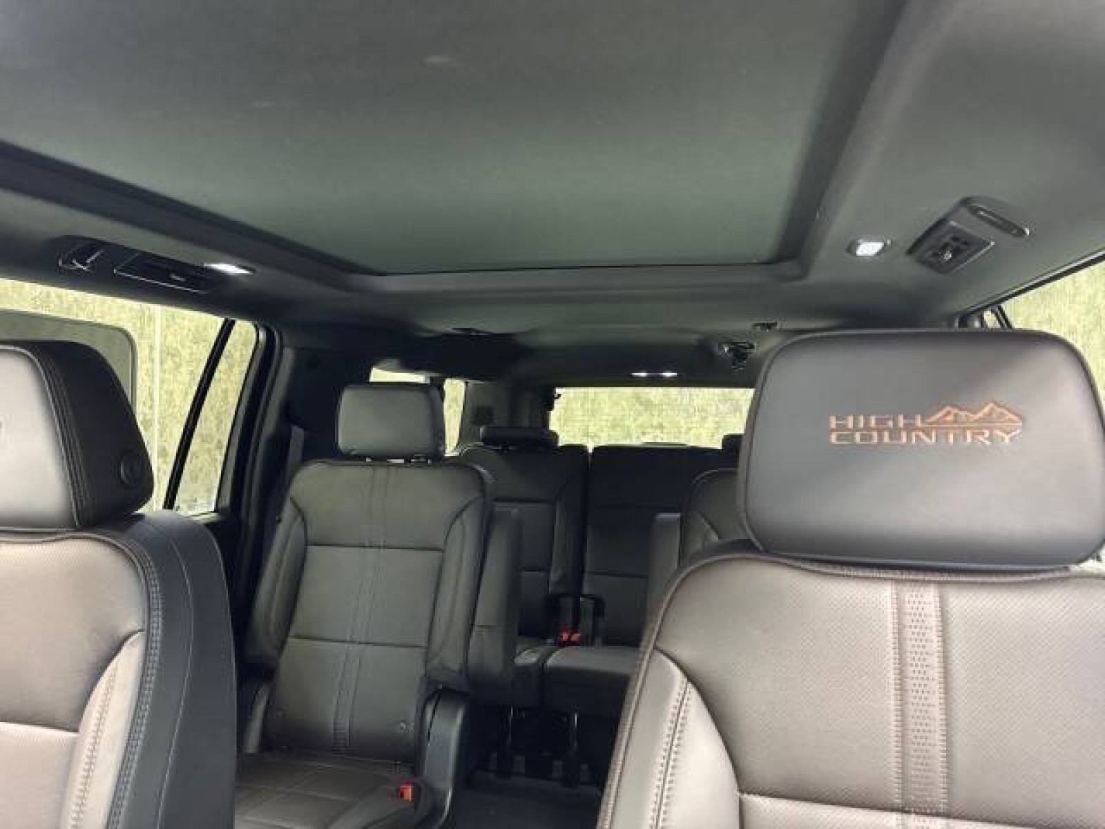 2025 Chevrolet Suburban High Country Image 4 of 5