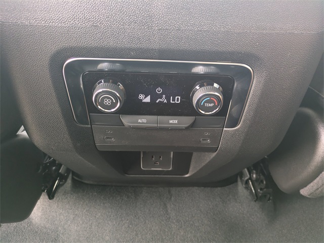 Vehicle image 23 of 32