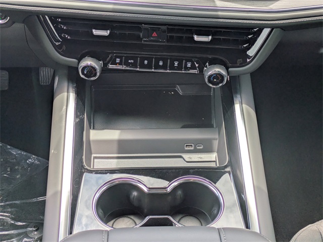 Vehicle image 21 of 32