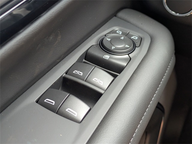 Vehicle image 29 of 32