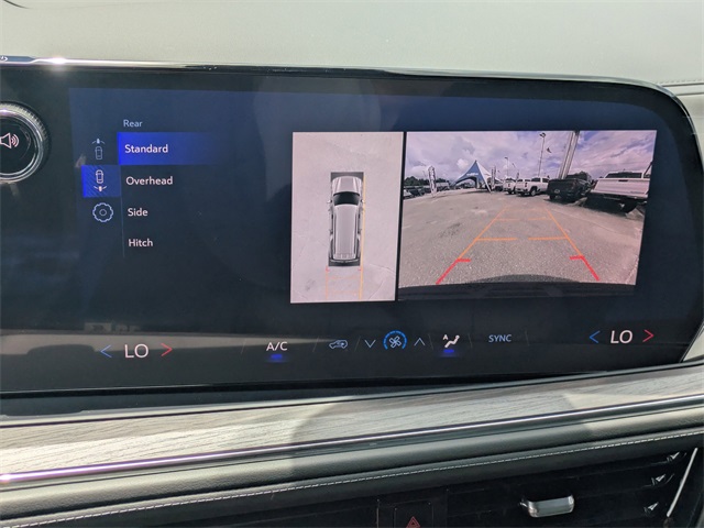 Vehicle image 18 of 32
