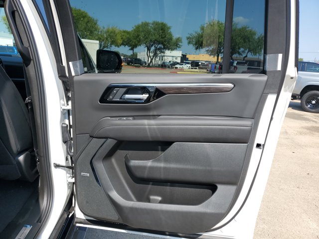 2025 Chevrolet Suburban Premier Image 16 of 35