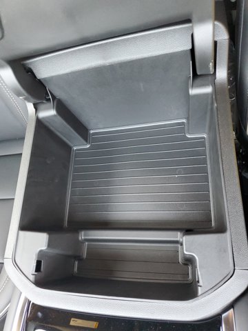 2025 Chevrolet Suburban Premier Image 27 of 35