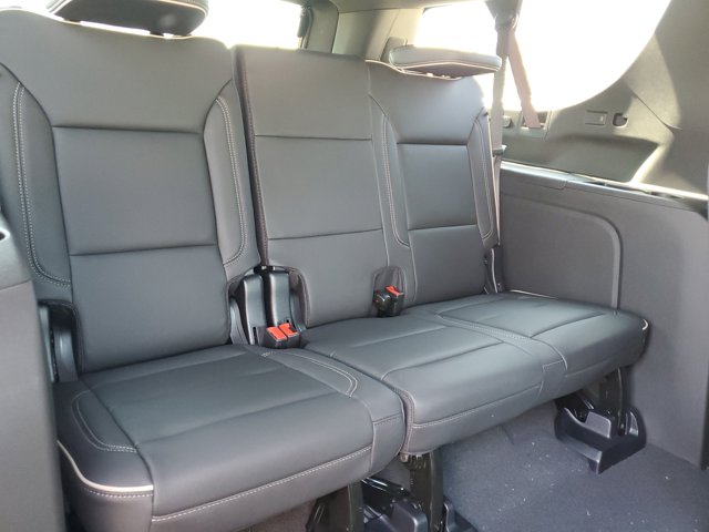 2025 Chevrolet Suburban Premier Image 14 of 35