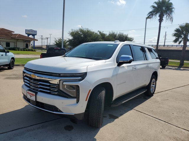 2025 Chevrolet Suburban Premier Image 1 of 35
