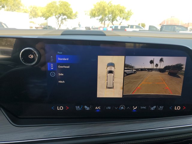 2025 Chevrolet Suburban Premier Image 19 of 35