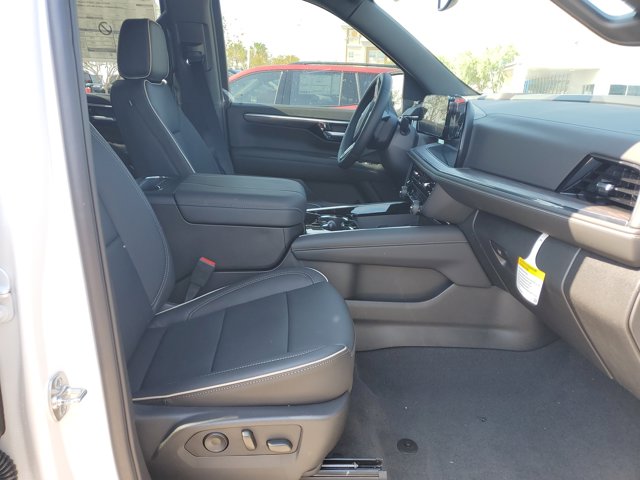 2025 Chevrolet Suburban Premier Image 13 of 35